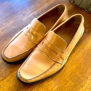 Mens size 9 Bass loafers light brown.